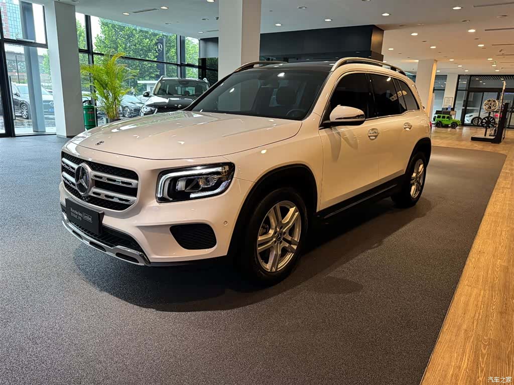 Mercedes-Benz GLB, 2023 1