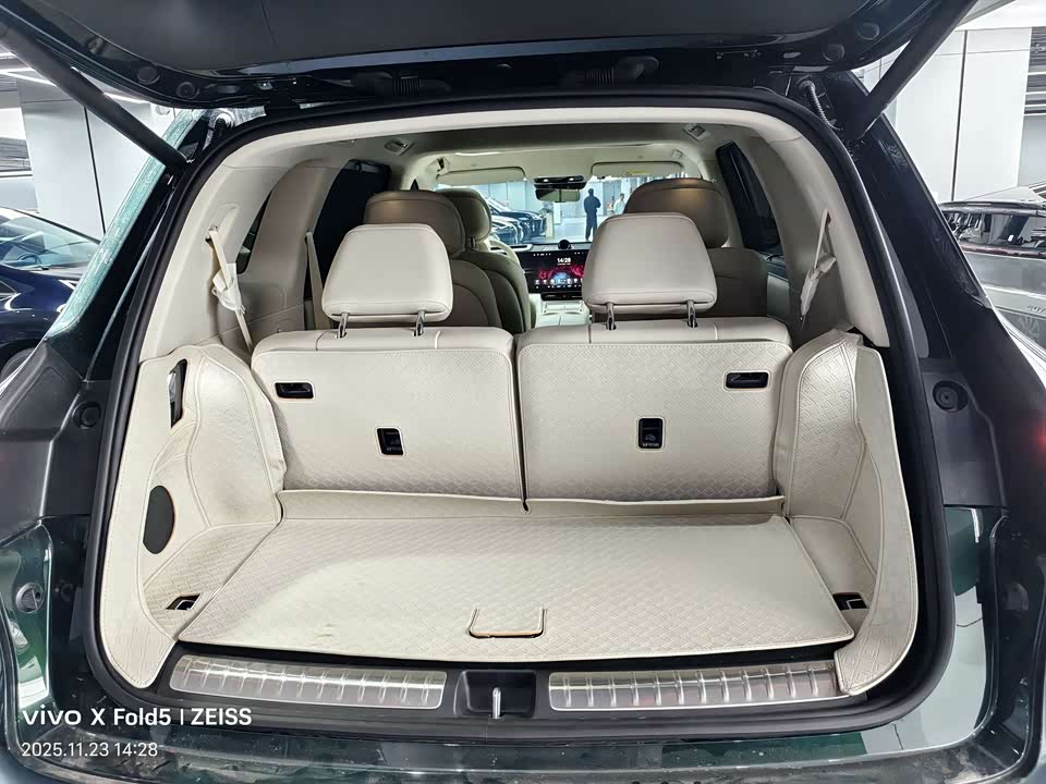 AITO Ask the world M8