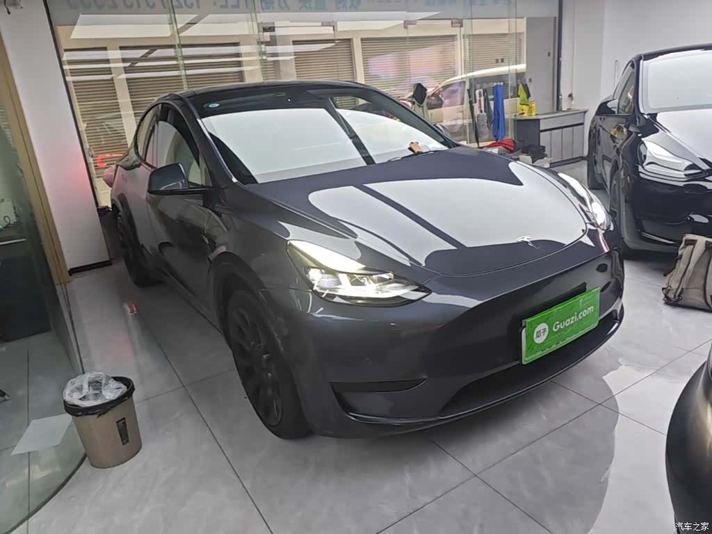 Tesla Model Y, 2023 4