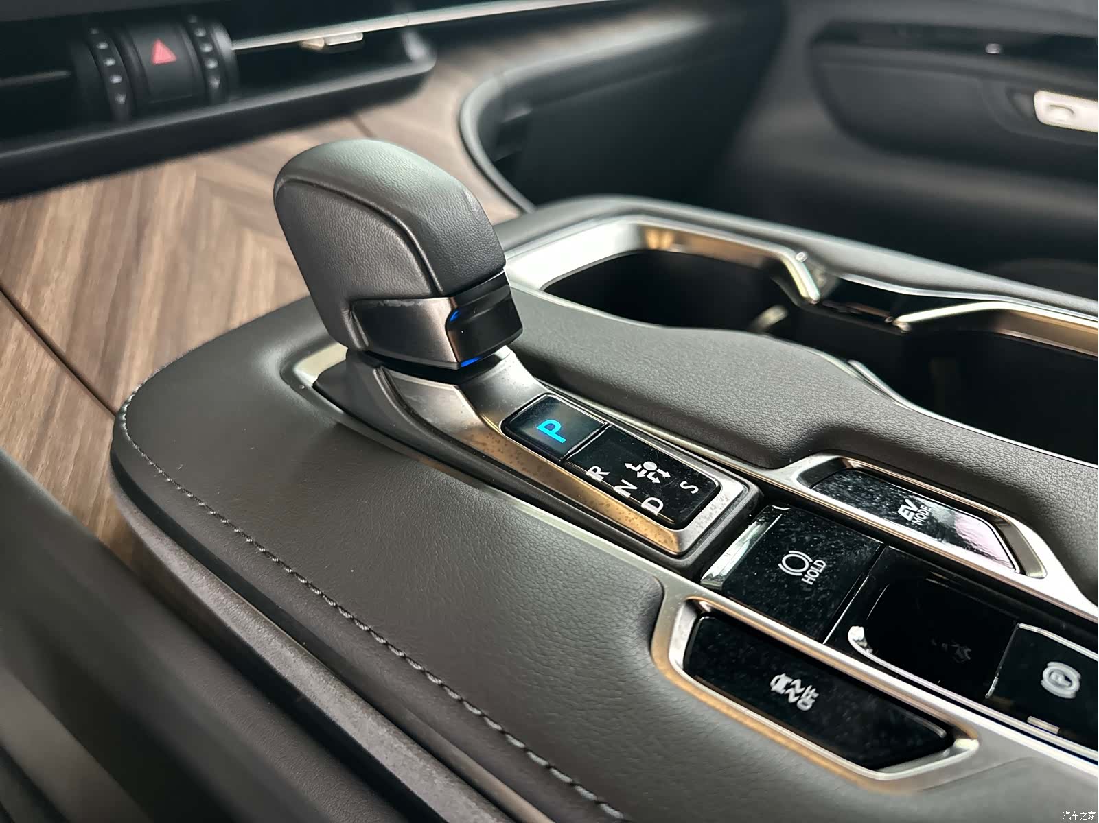 Lexus LM, 2024 13
