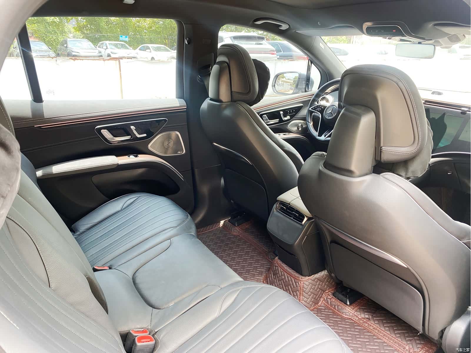 Mercedes-Benz EQS, 2023 18