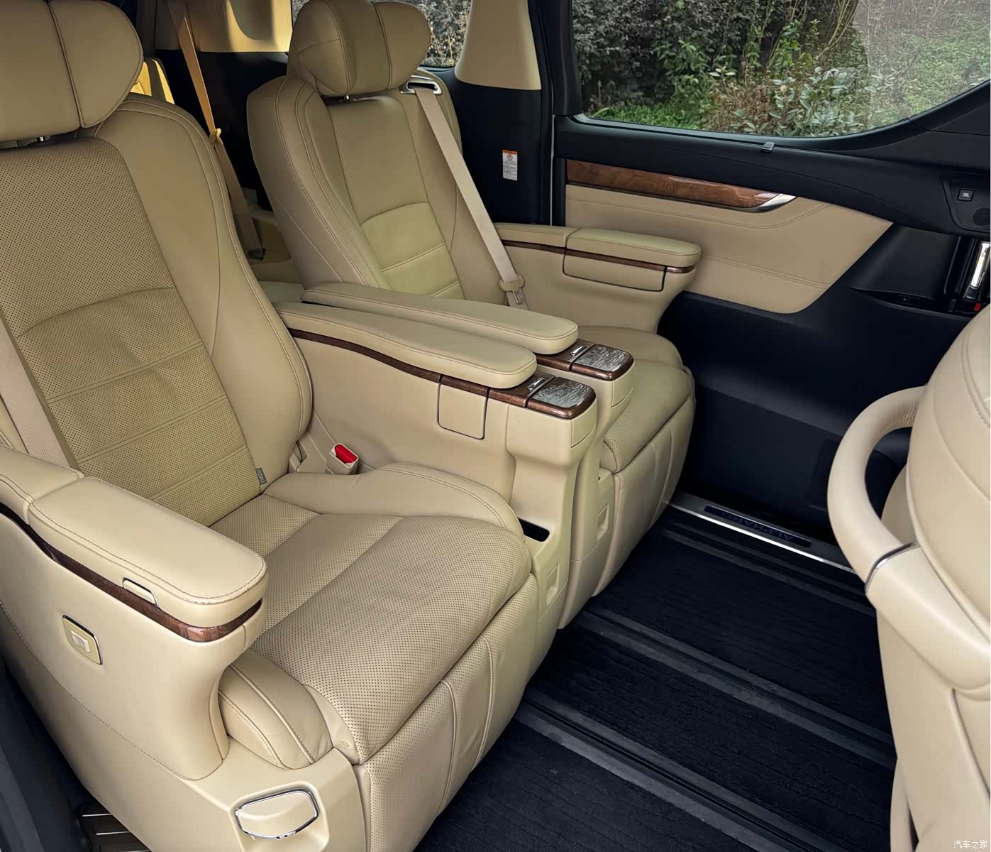 Toyota Alphard, 2017 8