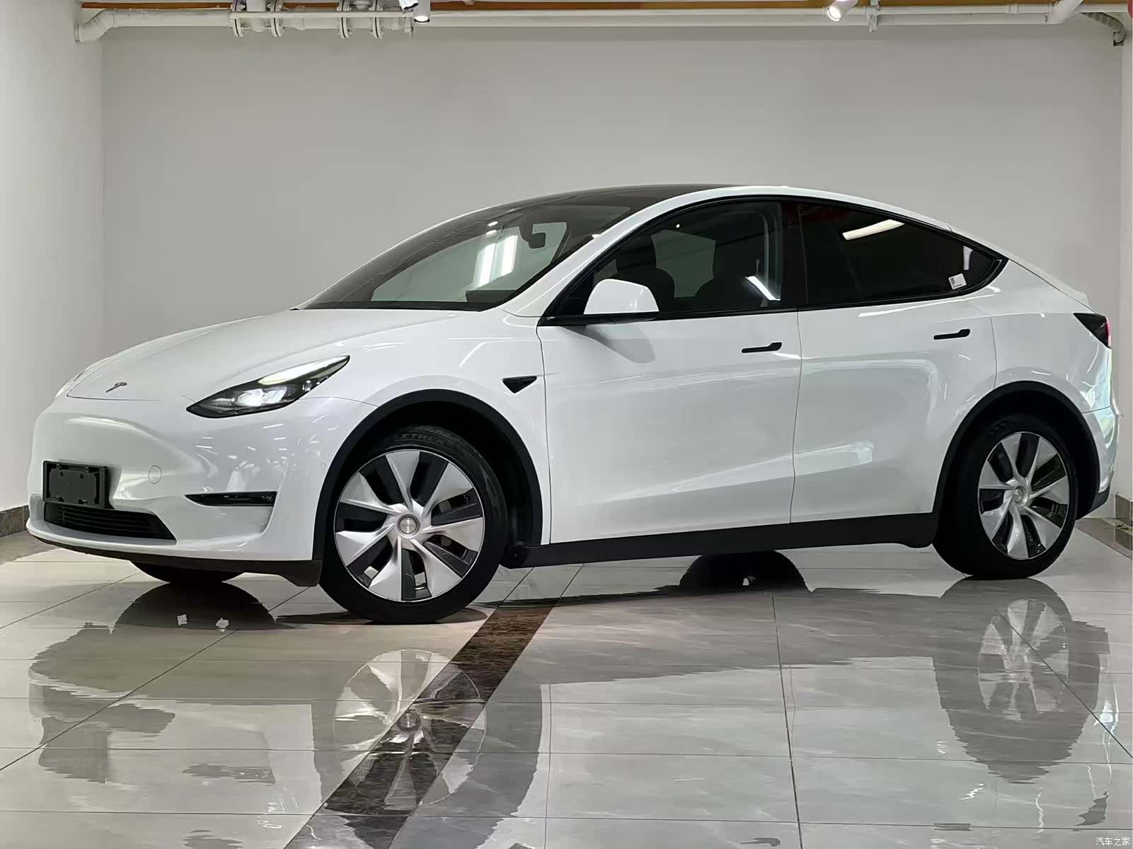 Tesla Model Y, 2021 1