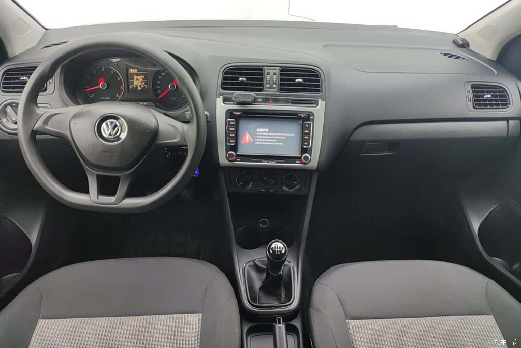 Volkswagen Polo, 2015 12