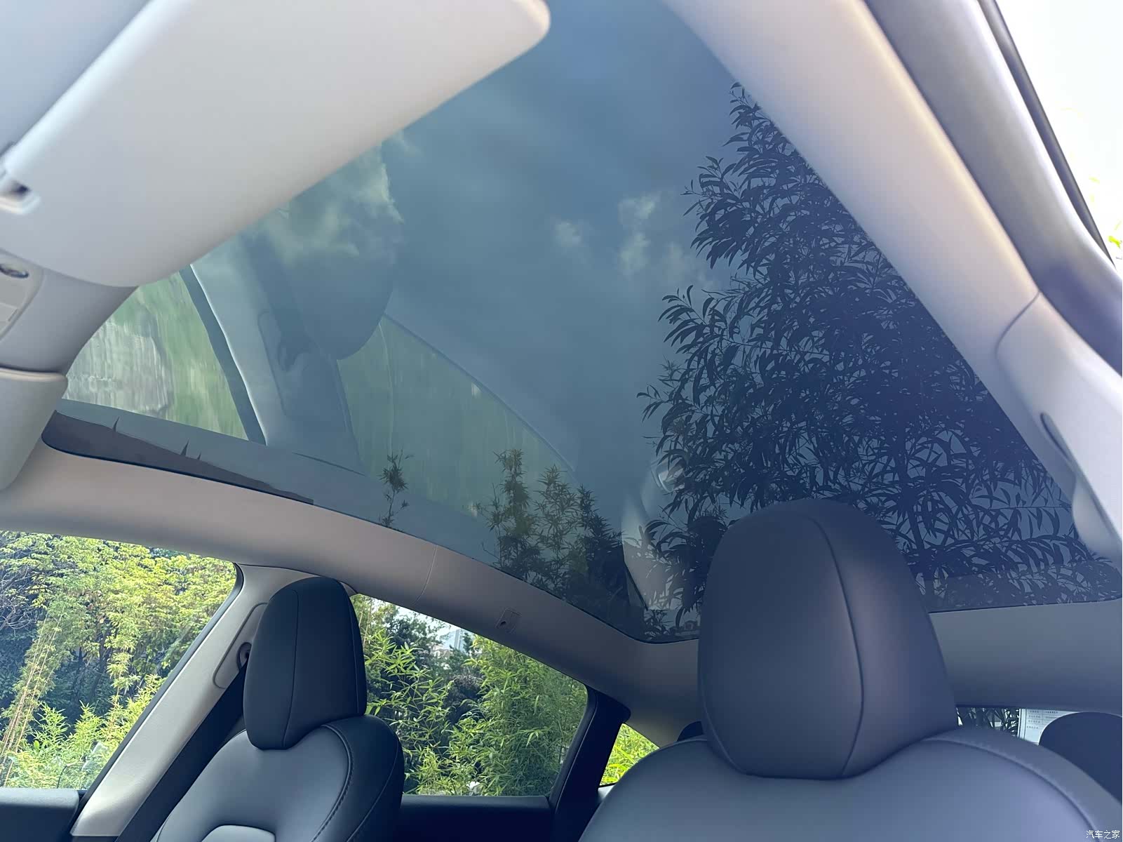 Tesla Model Y, 2024 6