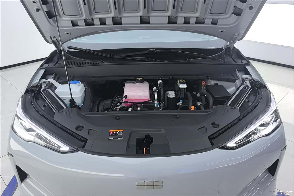 Geely Galaxy E5, 2025 10