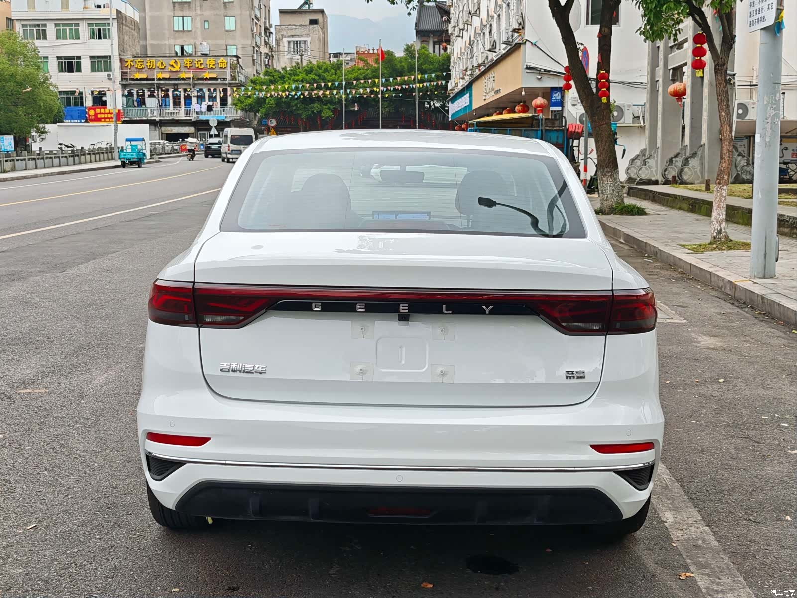 Geely Emgrand, 2026 11