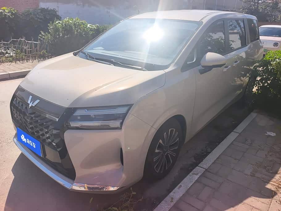 Wuling 730