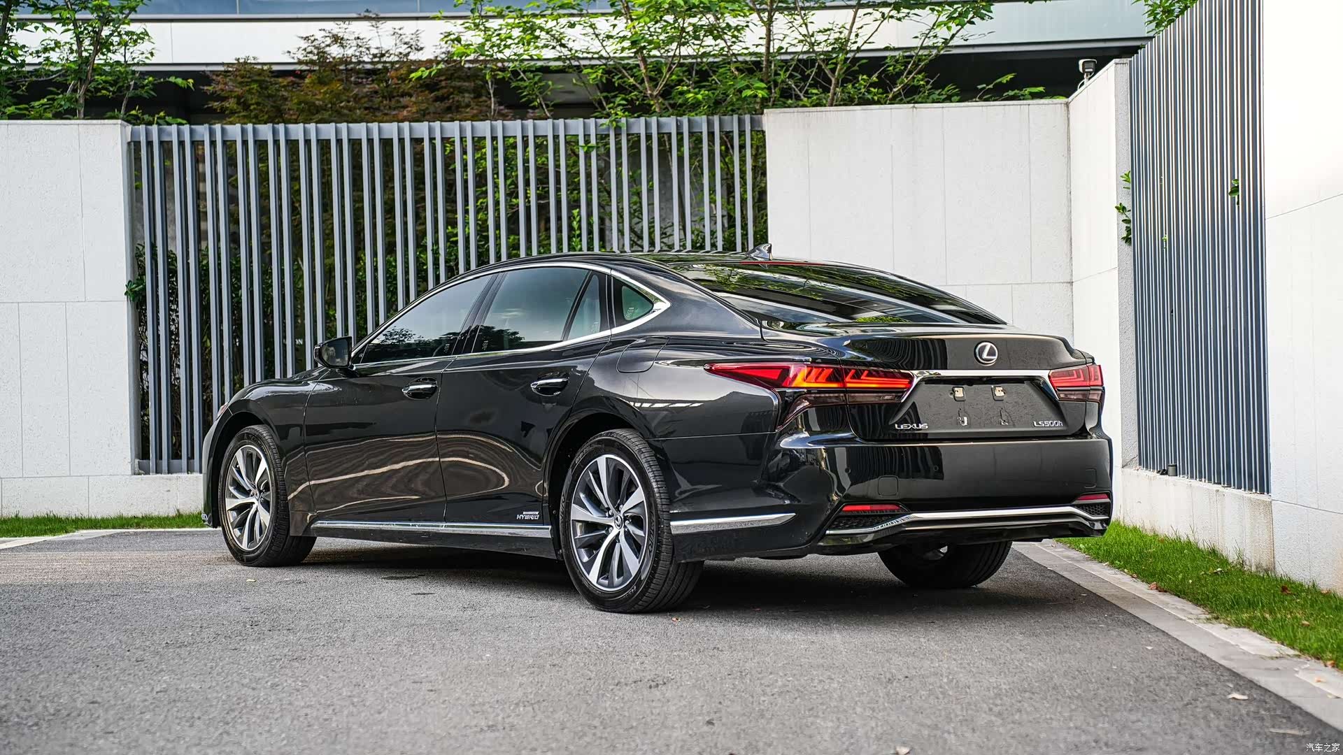 Lexus LS, 2023 6