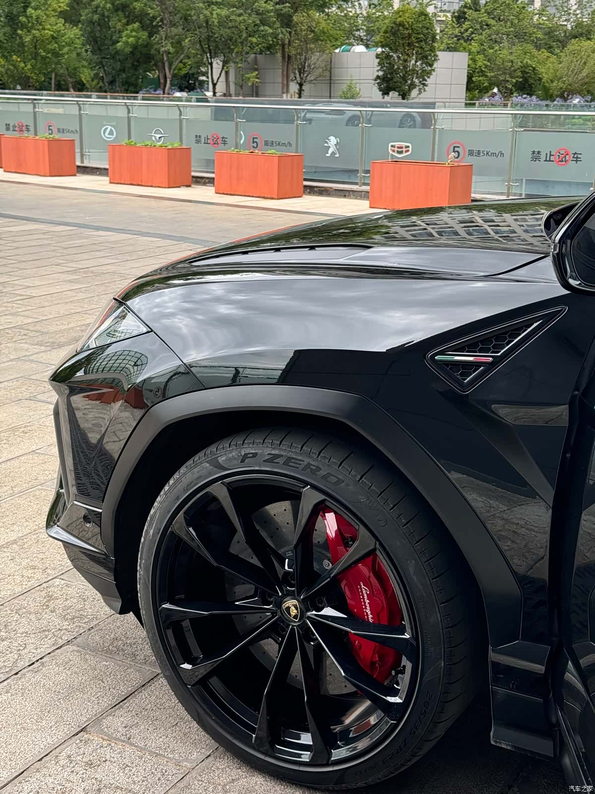 Lamborghini Urus, 2023 6