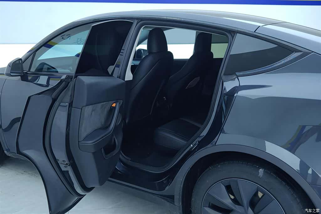 Tesla Model Y, 2024 11