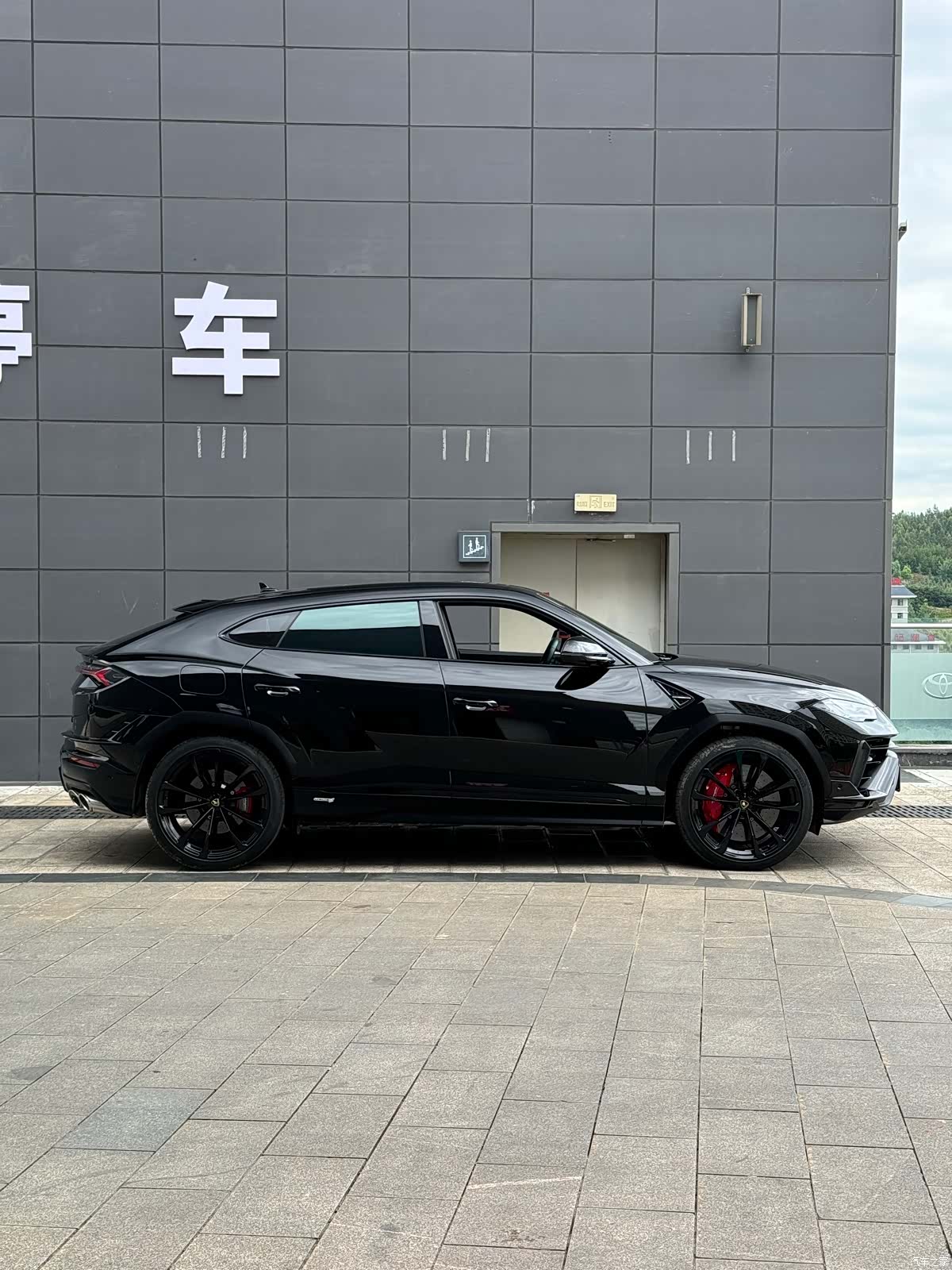 Lamborghini Urus, 2023 2
