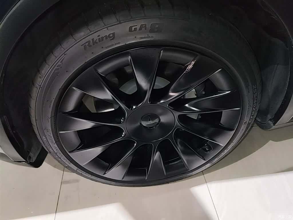 Tesla Model Y, 2022 23