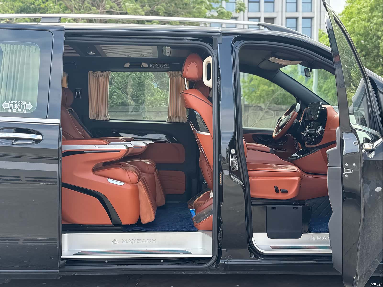 Mercedes-Benz 7, 2023 13