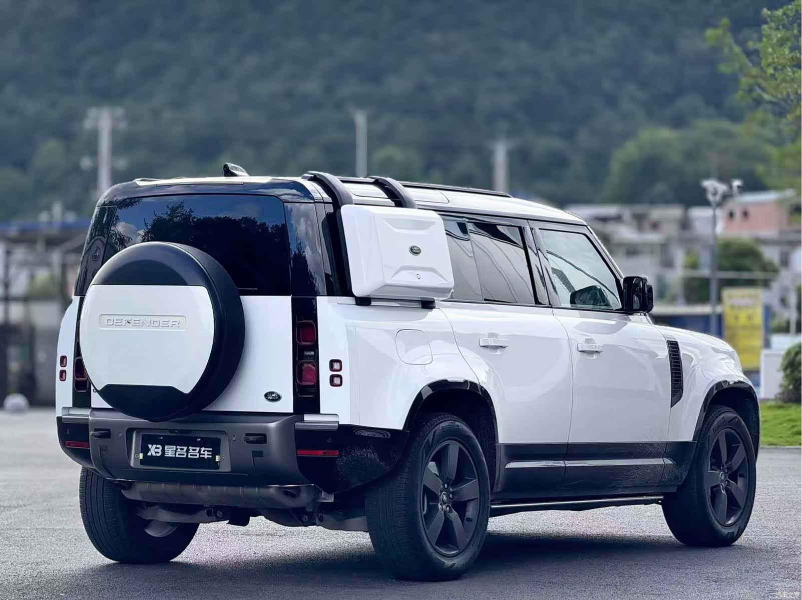 Land Rover Defender, 2023 13
