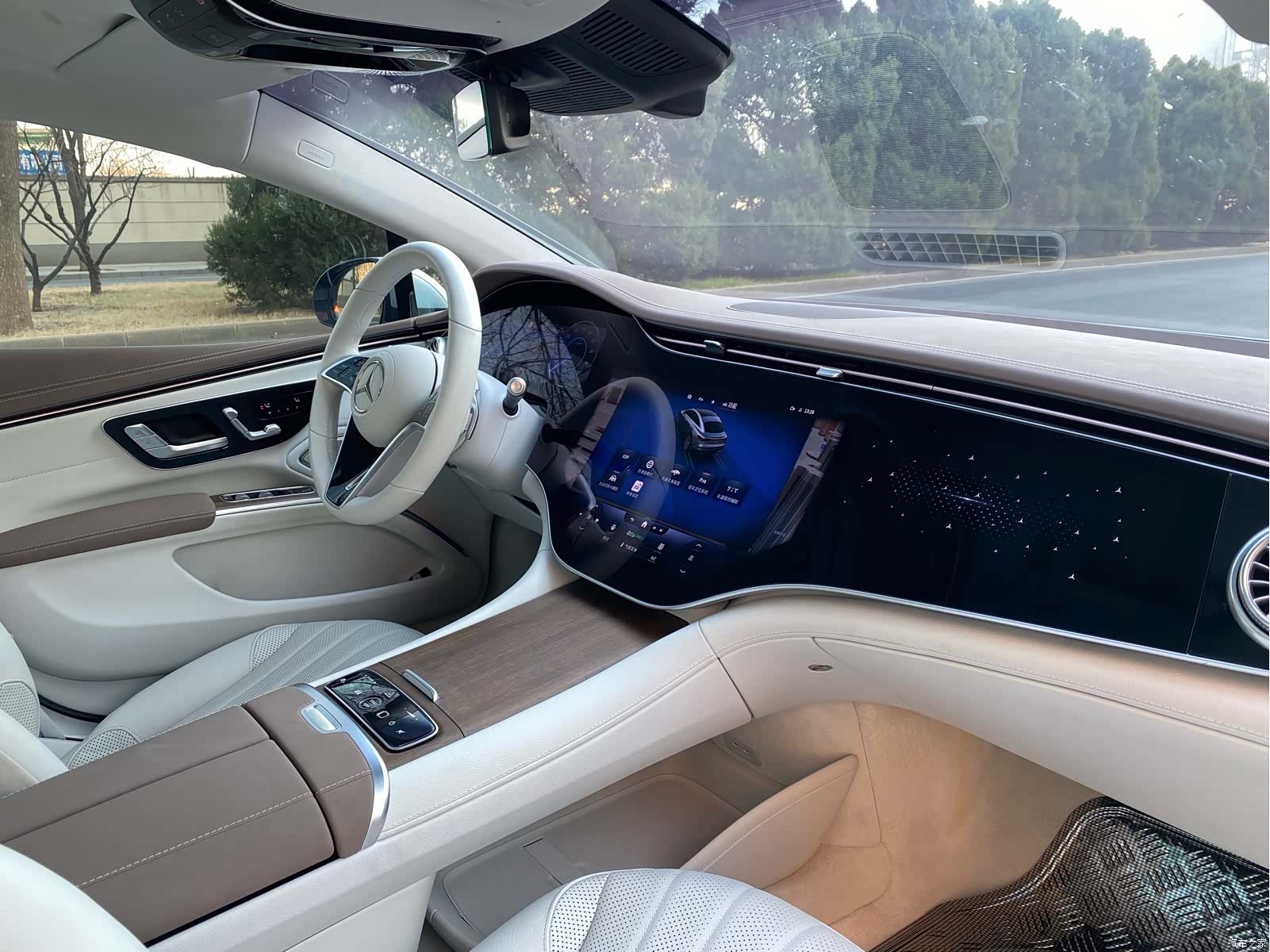 Mercedes-Benz EQS, 2024 3
