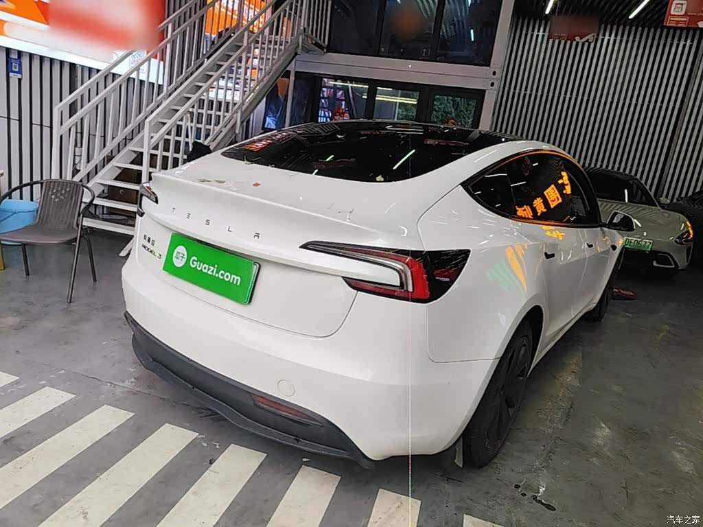 Tesla Model 3, 2025 7