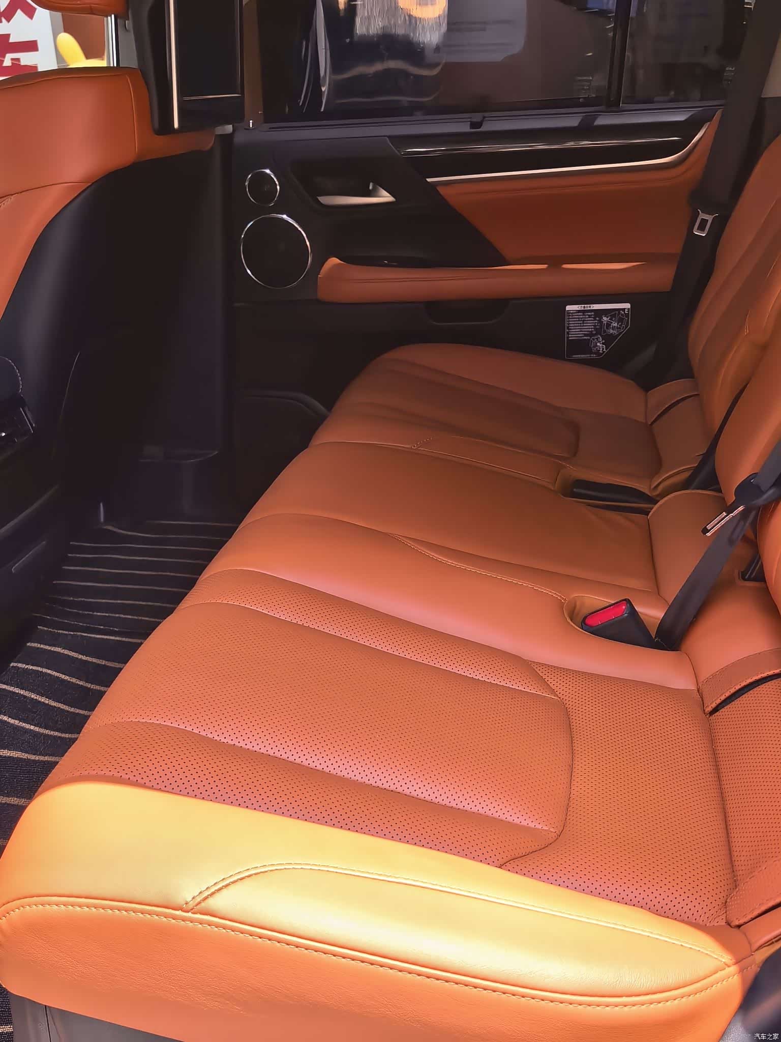Lexus LX, 2019 8
