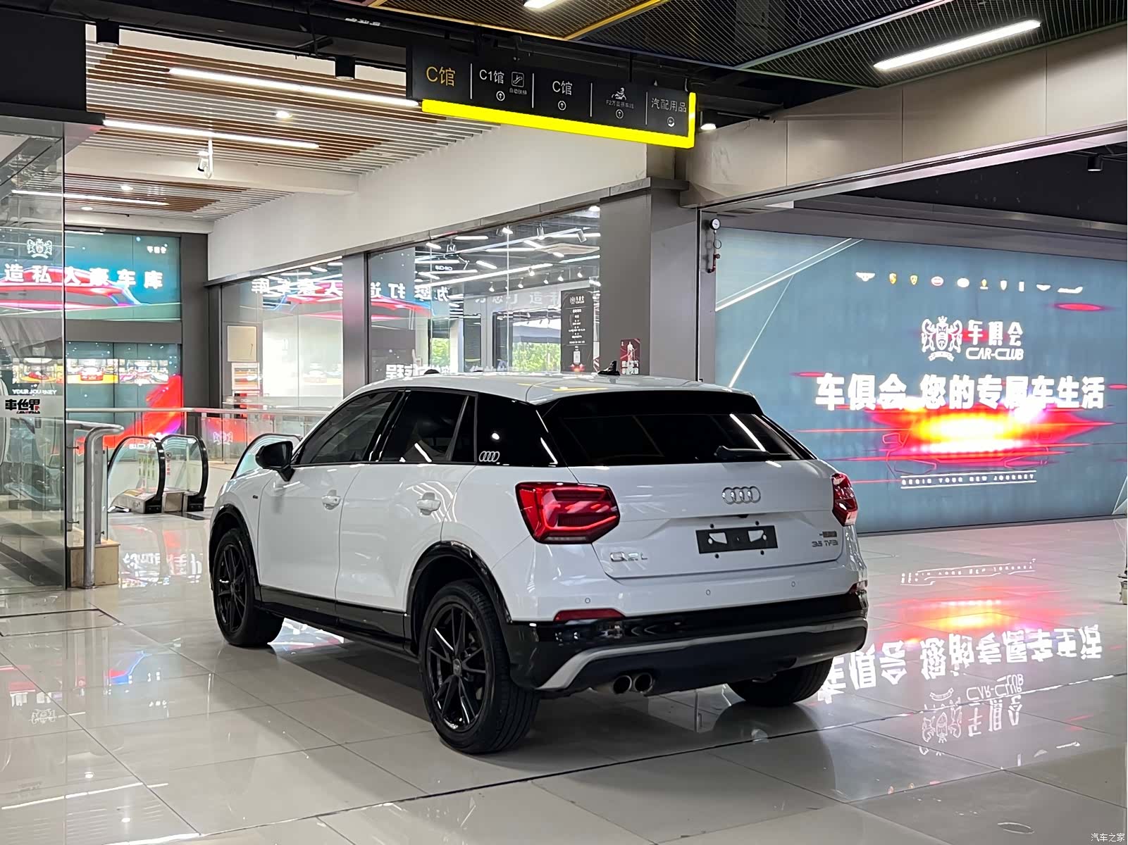 Audi Q2L, 2019 13