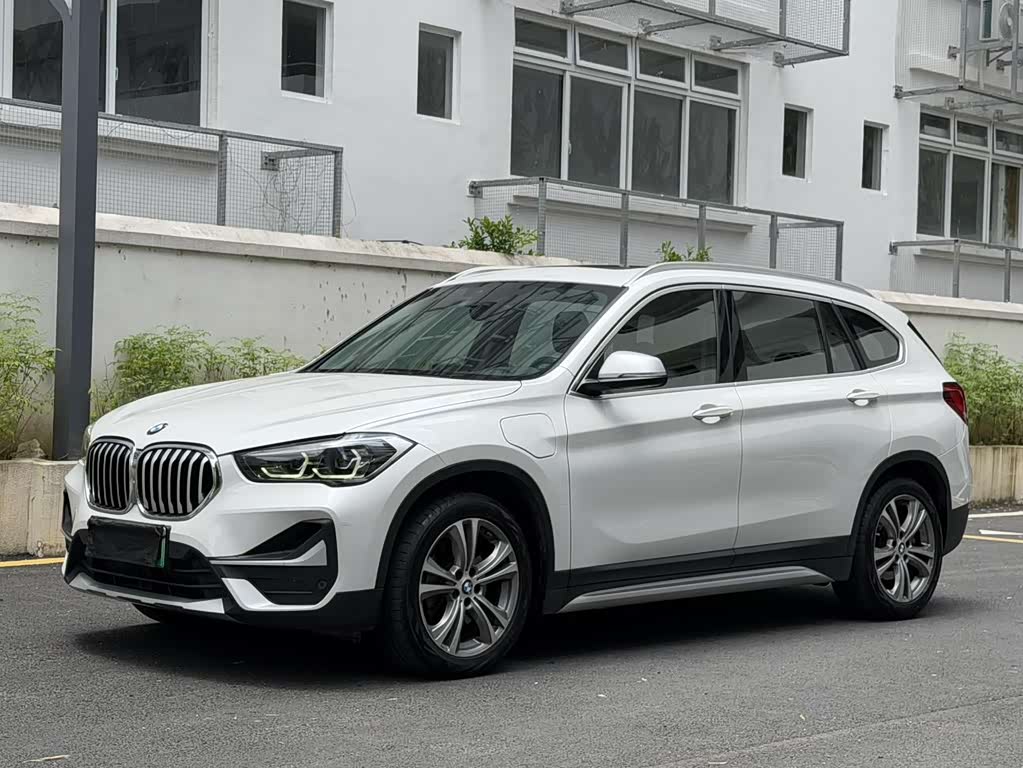 BMW iX1