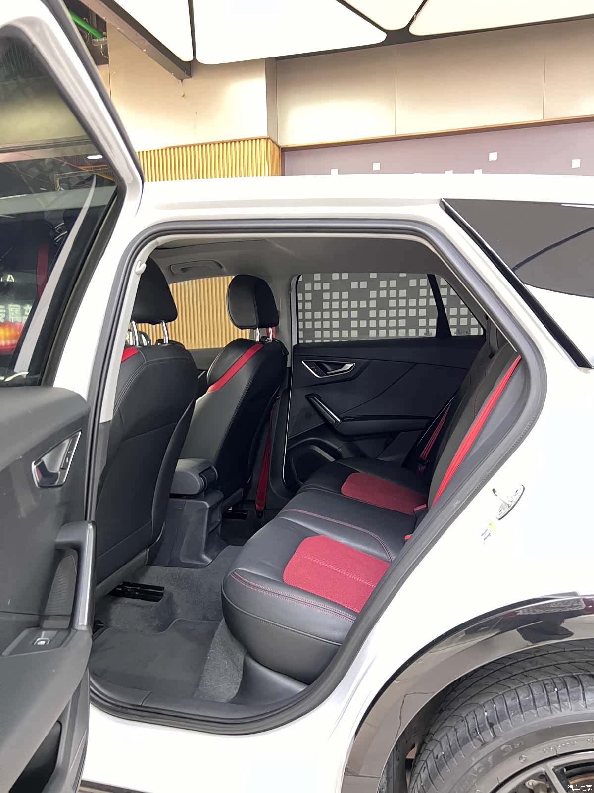 Audi Q2L, 2019 10