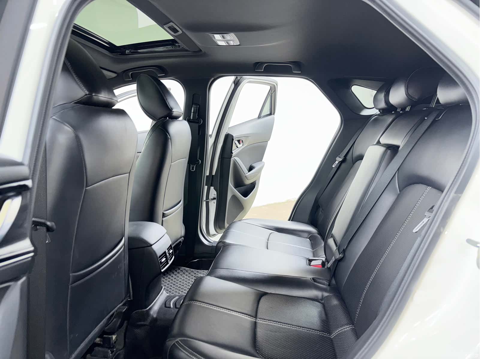 Mazda CX-4, 2023 9