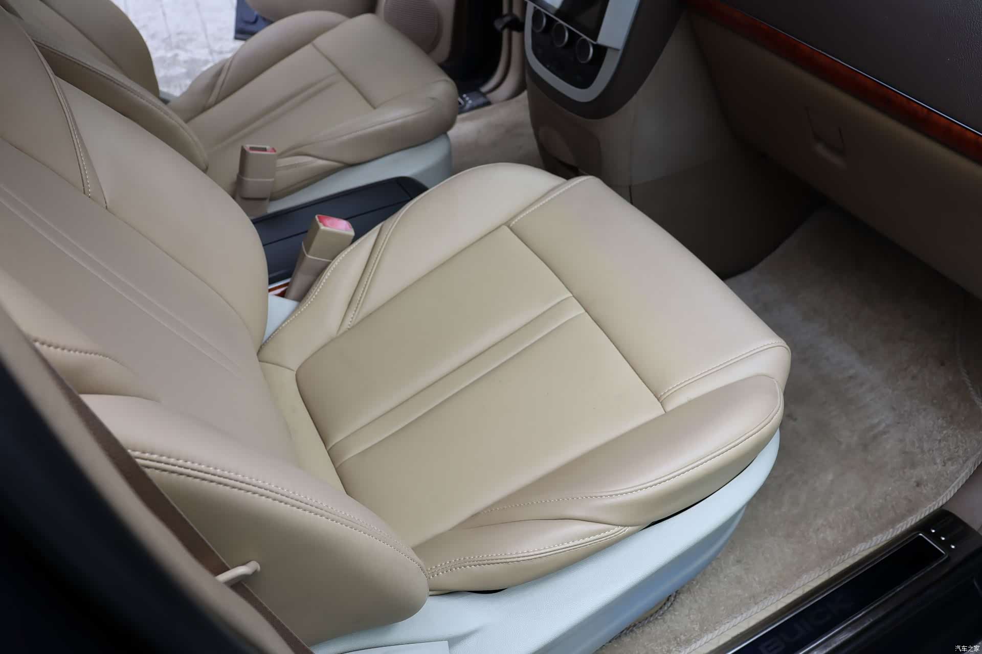 Buick GL8, 2010 15