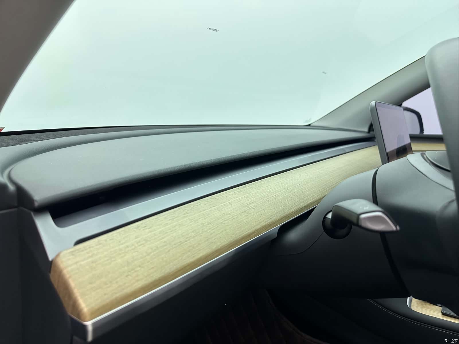 Tesla Model Y, 2023 25
