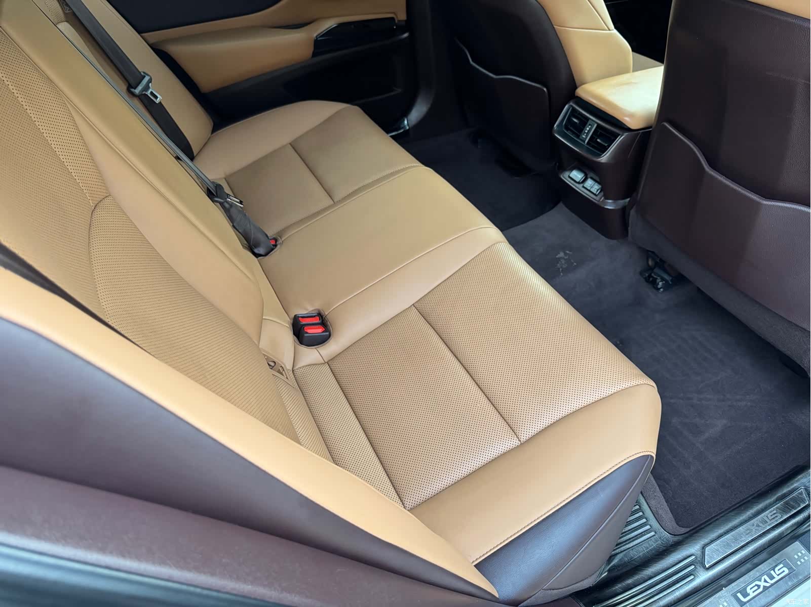 Lexus ES, 2019 11