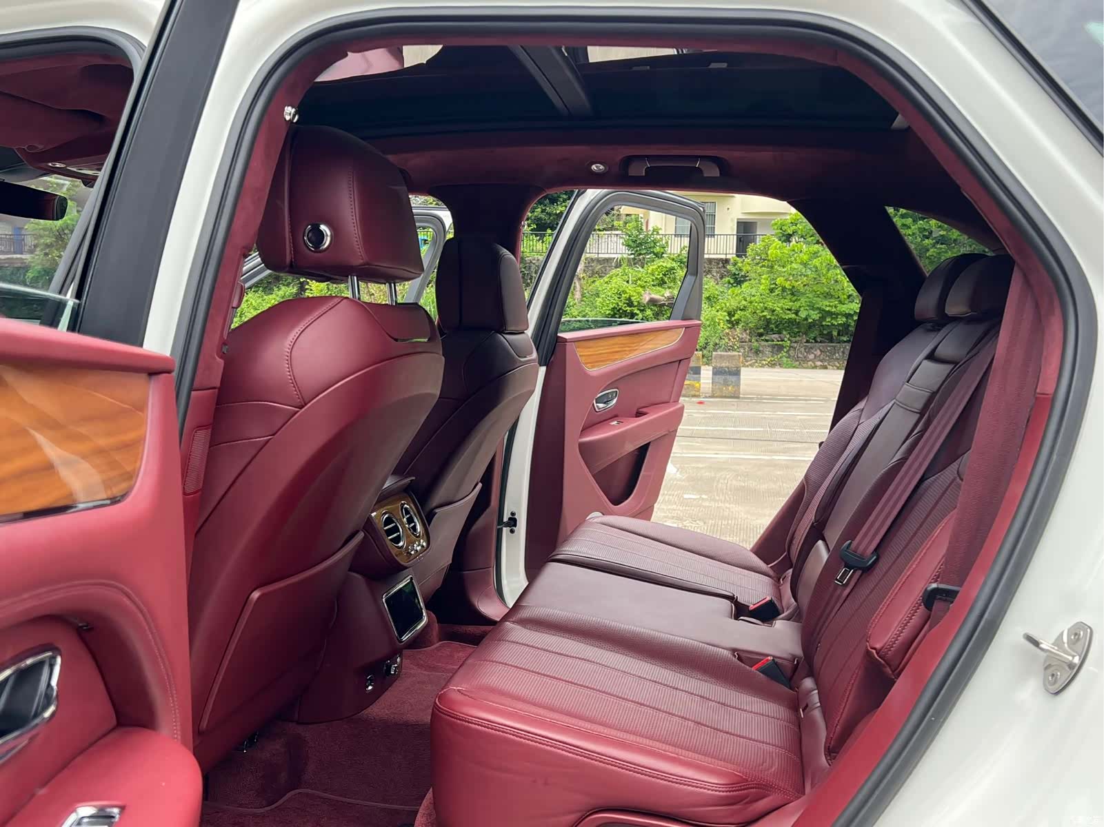 Bentley Bentayga, 2021 12