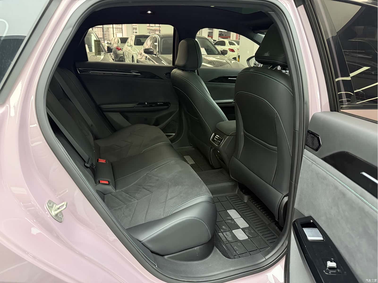Geely Galaxy L6, 2024 12
