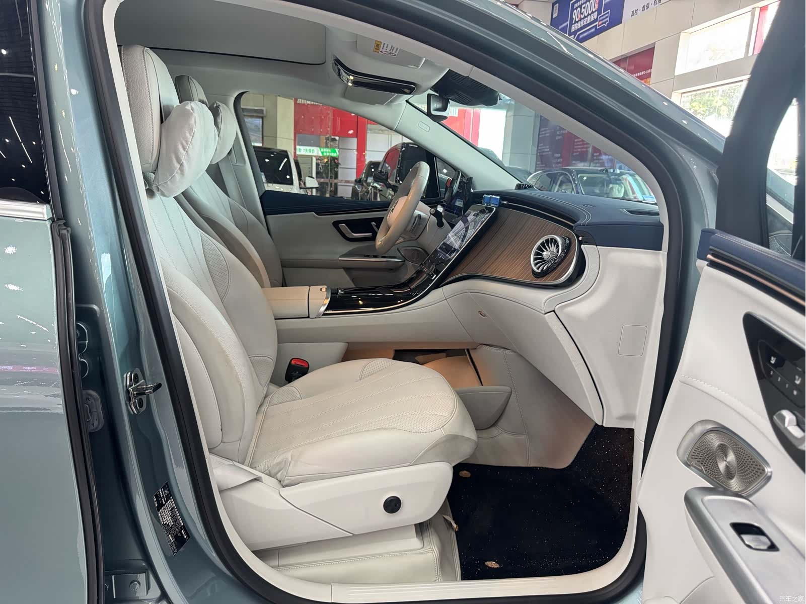 Mercedes-Benz EQE, 2024 18