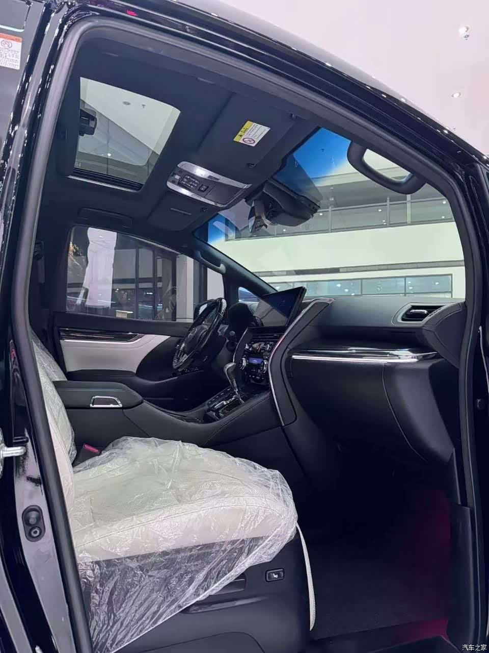 Lexus LM, 2020 4