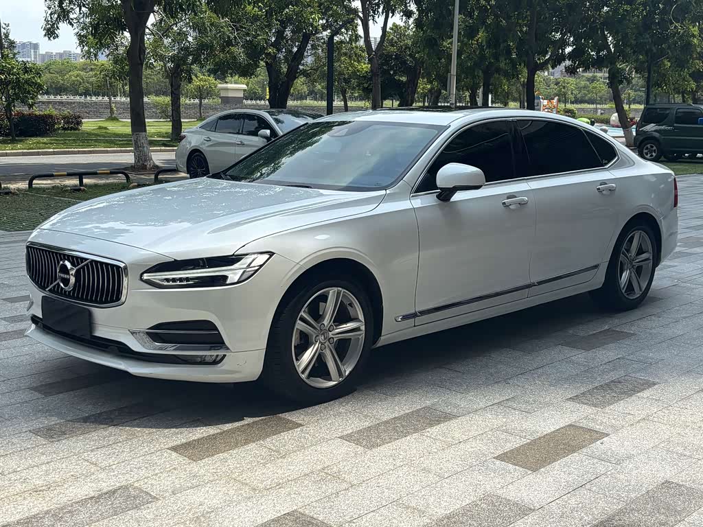Volvo S90