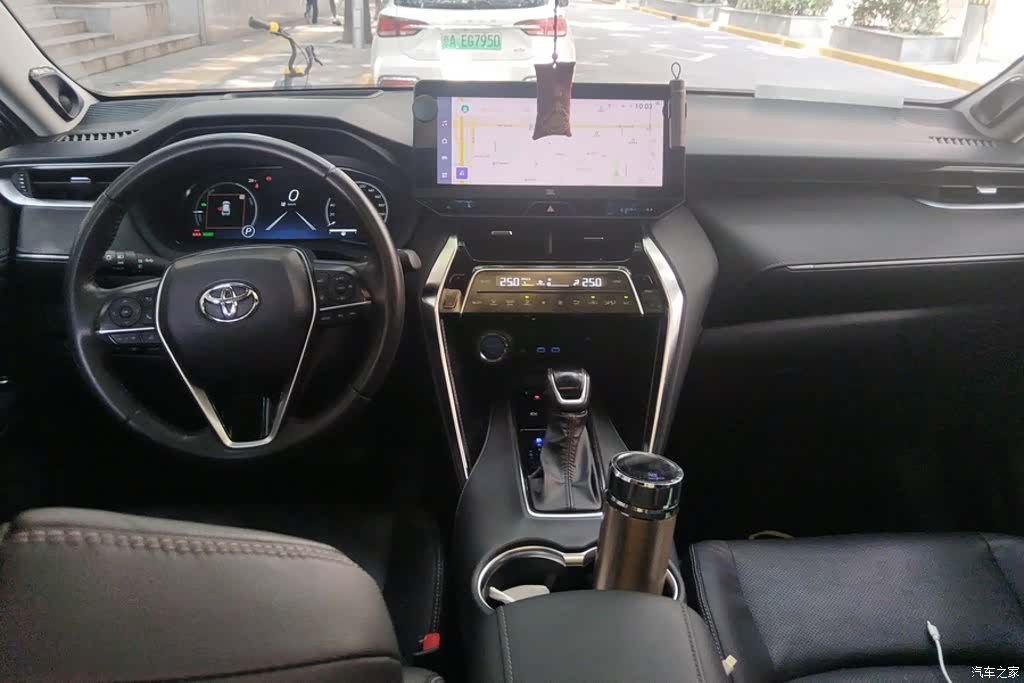 Toyota Venza, 2022 12