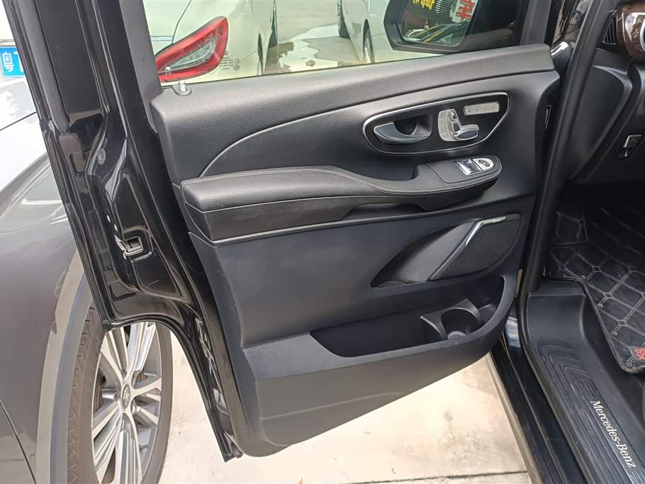 Mercedes-Benz V-class