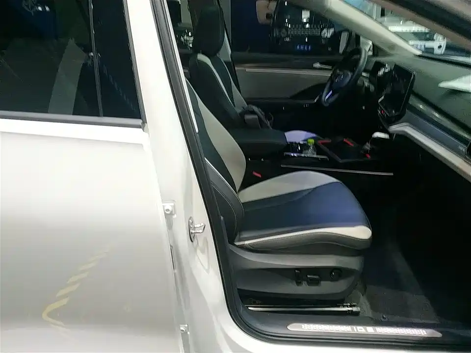 Volkswagen ID.6 CROZZ