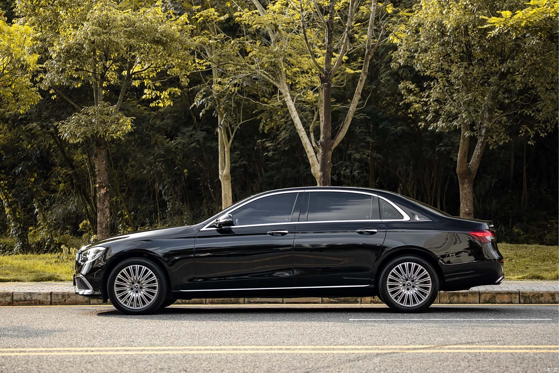 Mercedes-Benz E-Class, 2022 14