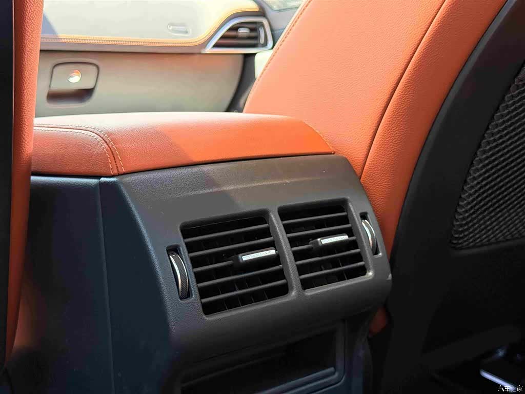 Land Rover XEL, 2025 13