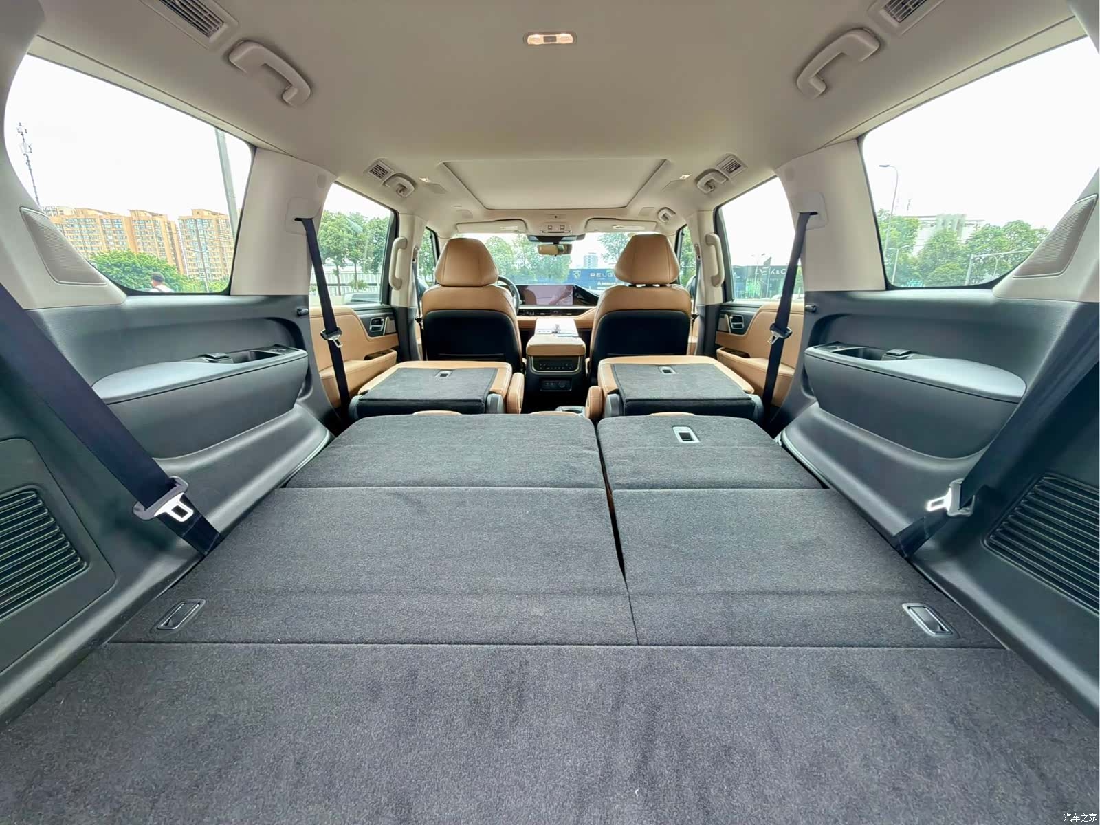 Infiniti QX80, 2025 10