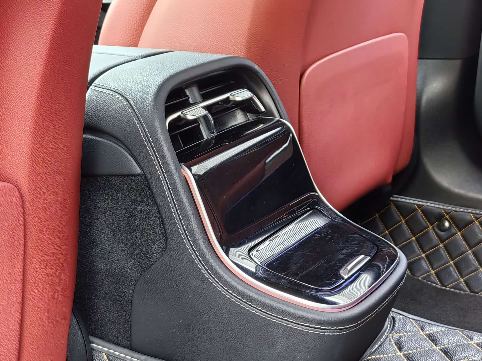 Mercedes-Benz E-Class, 2025 17