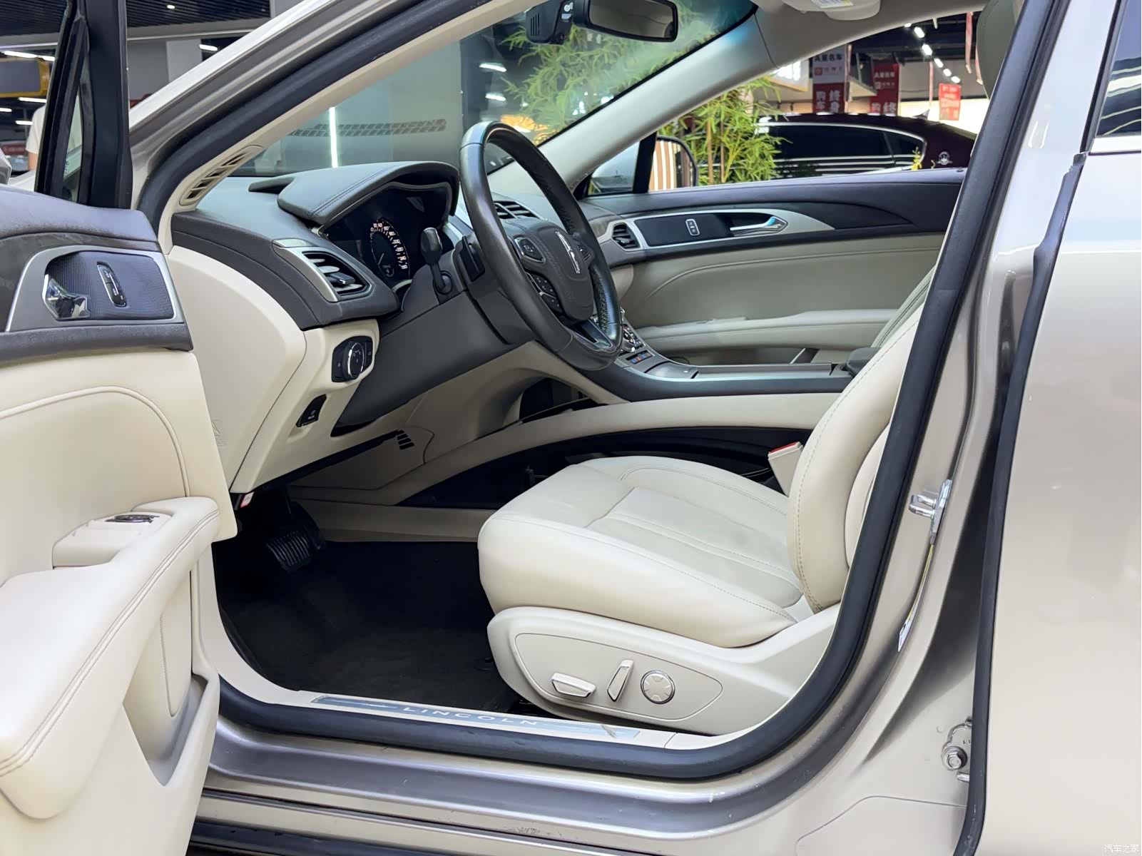 Lincoln MKZ, 2020 4