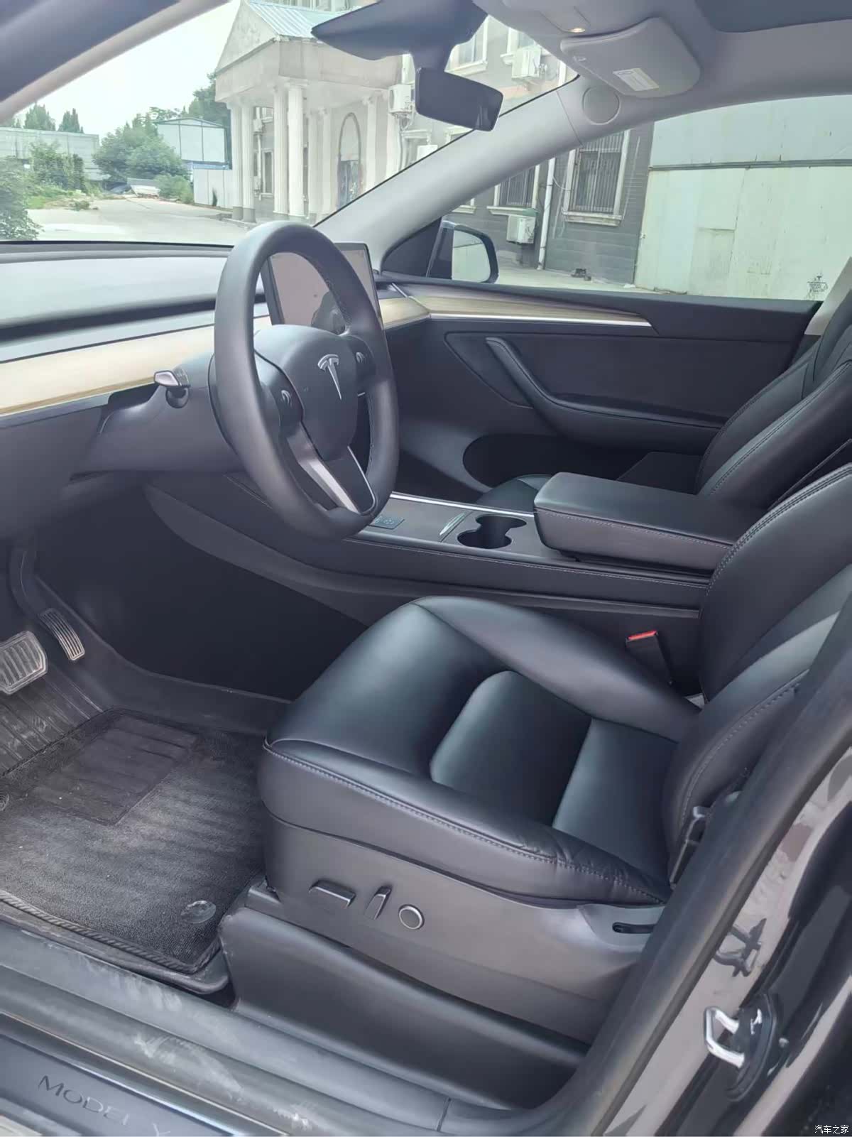 Tesla Model Y, 2023 4