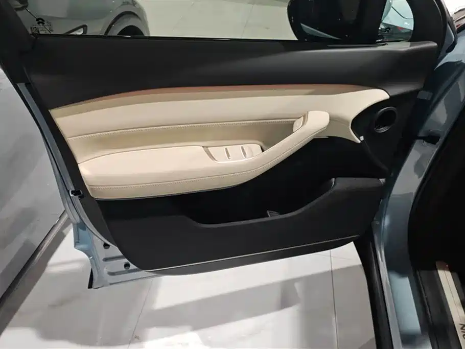 NIO ES6