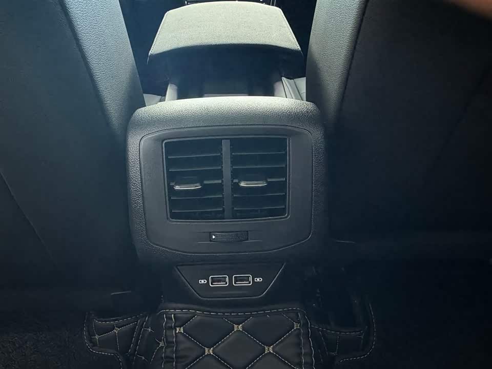 Volkswagen T-ROC exploring Songs