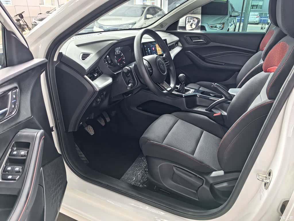 MG MG5, 2025 15