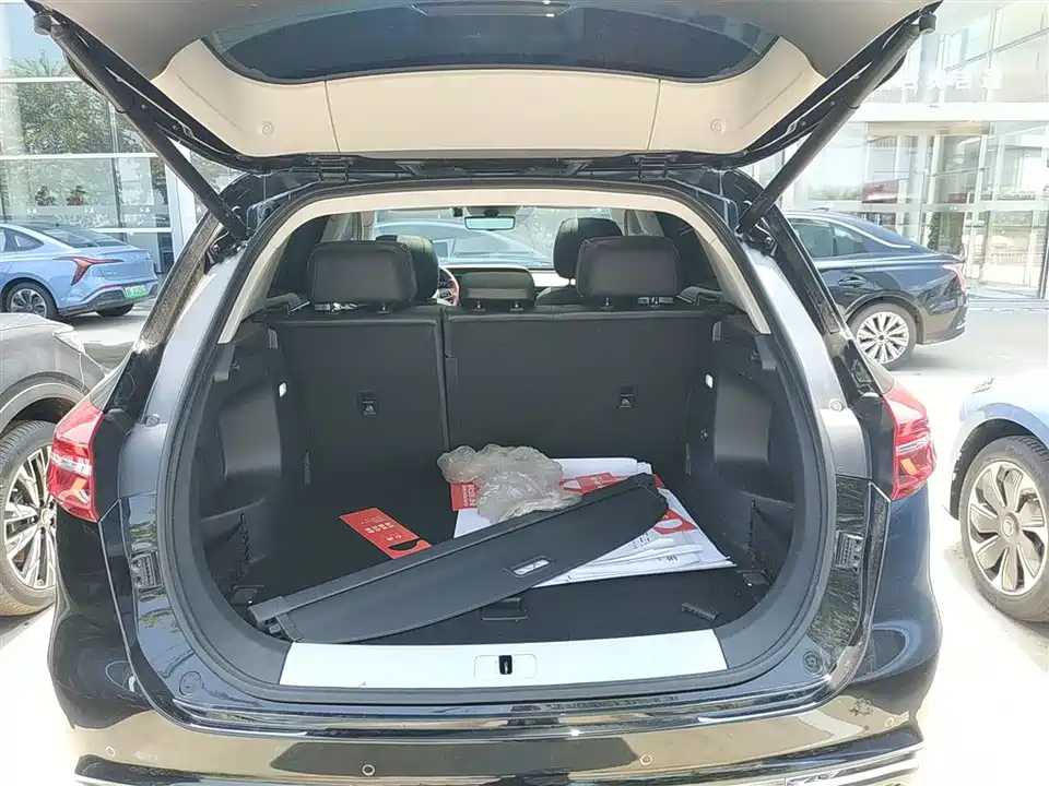 Hongqi HS5