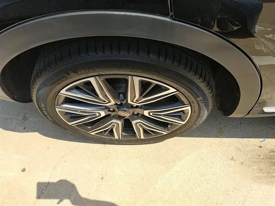Hongqi HS5