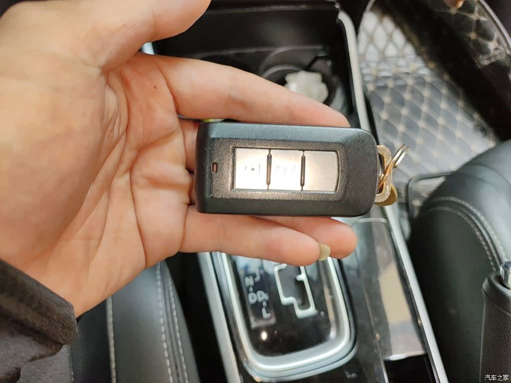 Mitsubishi Outlander, 2018 12
