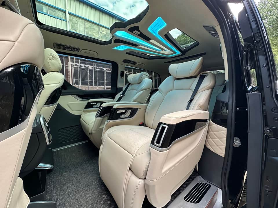 Mercedes-Benz V-class